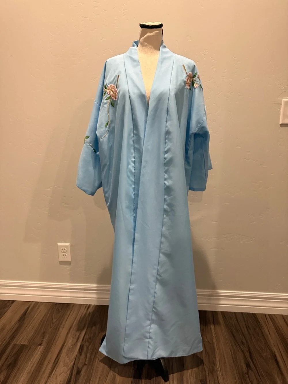 Vintage Japanese Kimono Robe Floral Embroidered Duster Made In Japan No Belt